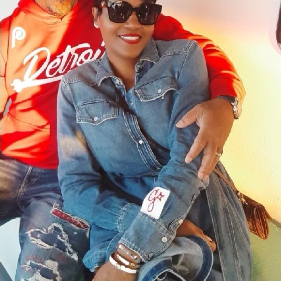 Meet your Posher, Tavia - Picture 2 of 3